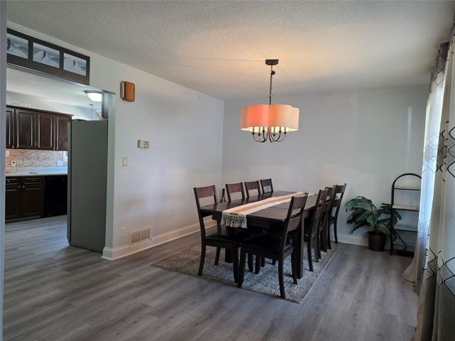 4908 69th Street, Urbandale, IA 50322