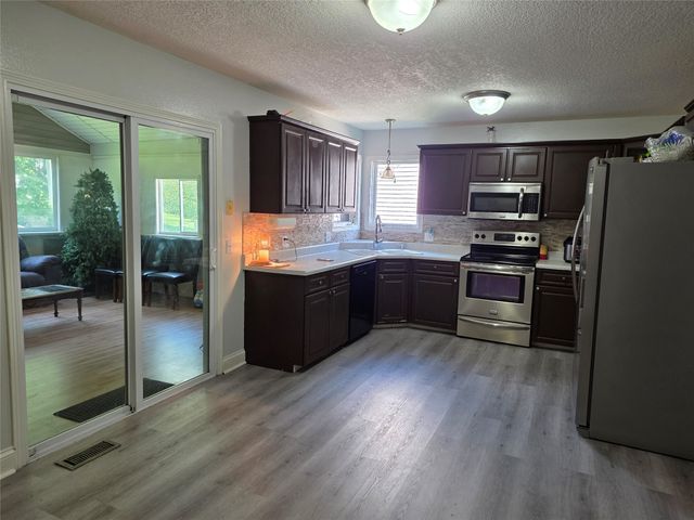 4908 69th Street, Urbandale, IA 50322