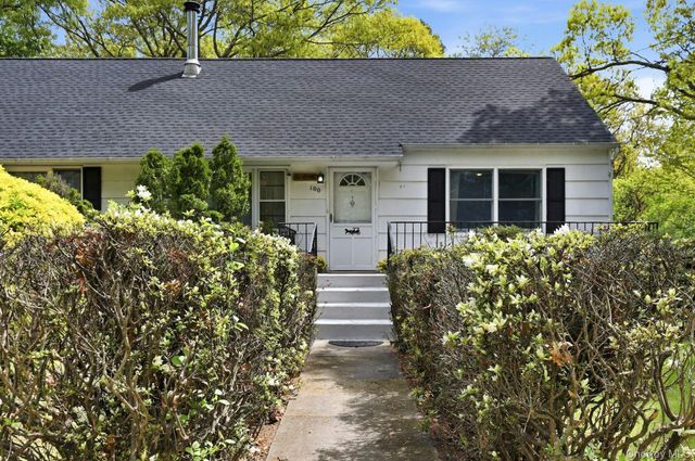 100 Avenue B, Holbrook, NY 11741