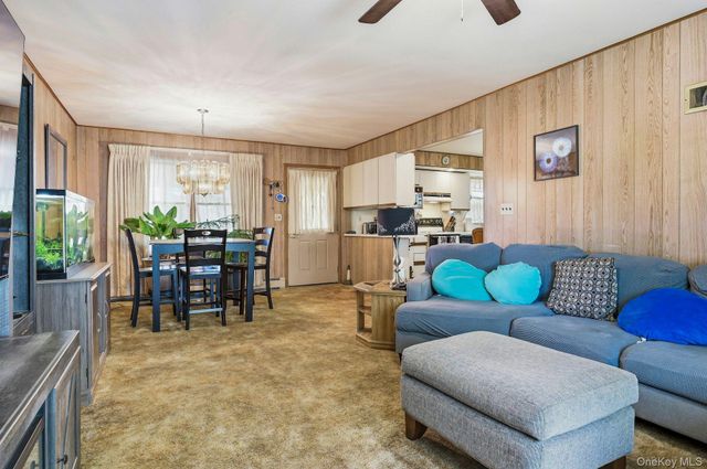 100 Avenue B, Holbrook, NY 11741