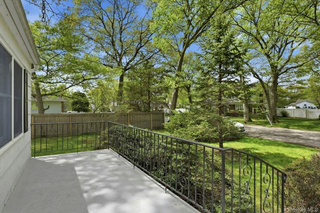 100 Avenue B, Holbrook, NY 11741