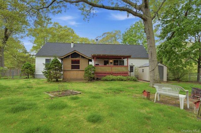 100 Avenue B, Holbrook, NY 11741