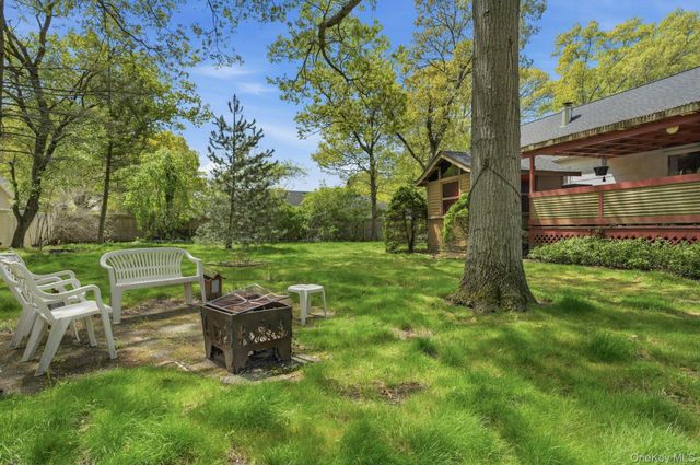 100 Avenue B, Holbrook, NY 11741
