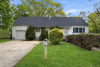 100 Avenue B, Holbrook, NY 11741