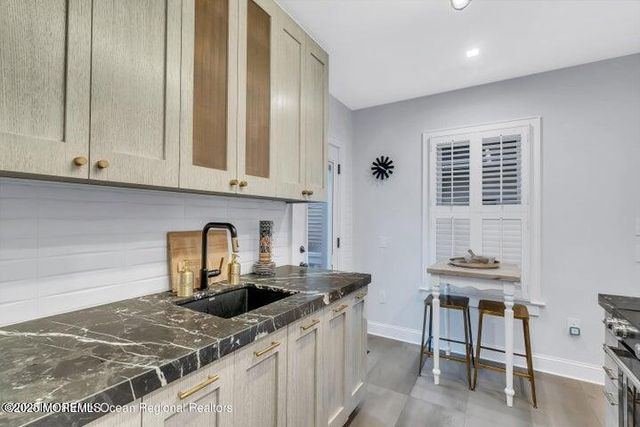 15 Buena Vista Court, Loch Arbour Village, NJ 07711