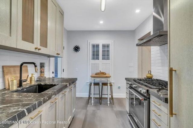 15 Buena Vista Court, Loch Arbour Village, NJ 07711