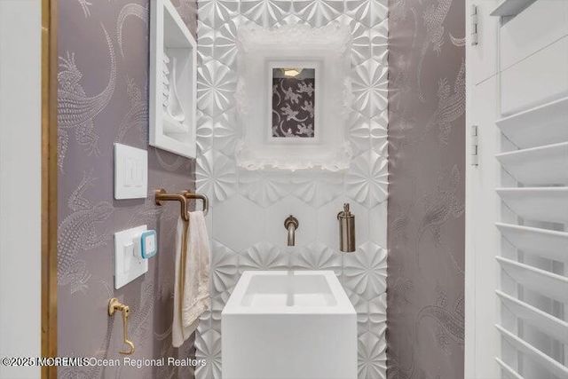 15 Buena Vista Court, Loch Arbour Village, NJ 07711