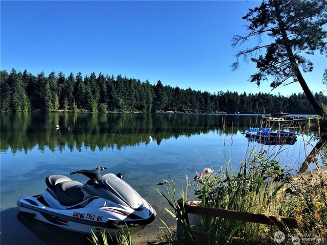 11020 Matthews Way, Anderson Island, WA 98303