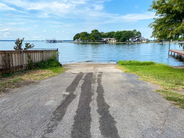 102 Enchanted Isles Circle, Mabank, TX 75156