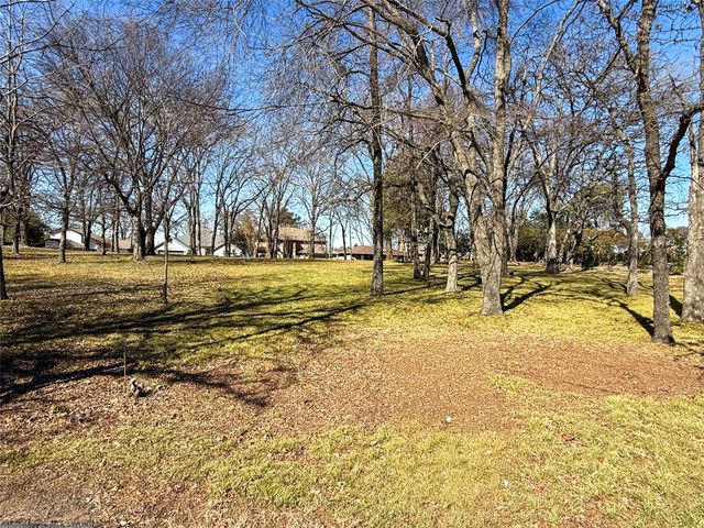 102 Enchanted Isles Circle, Mabank, TX 75156