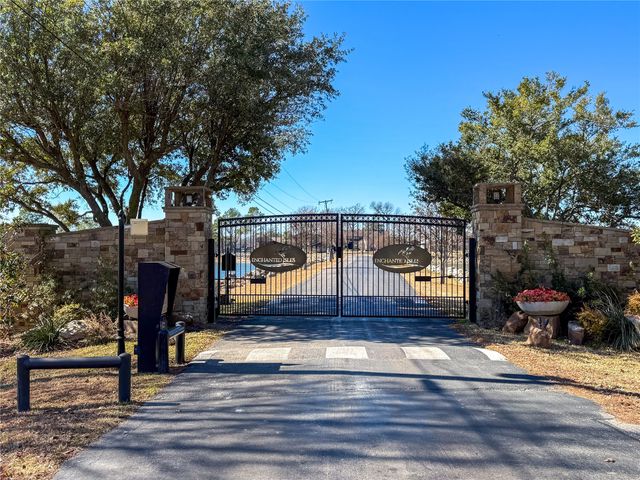 102 Enchanted Isles Circle, Mabank, TX 75156