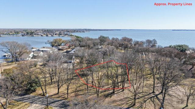 102 Enchanted Isles Circle, Mabank, TX 75156