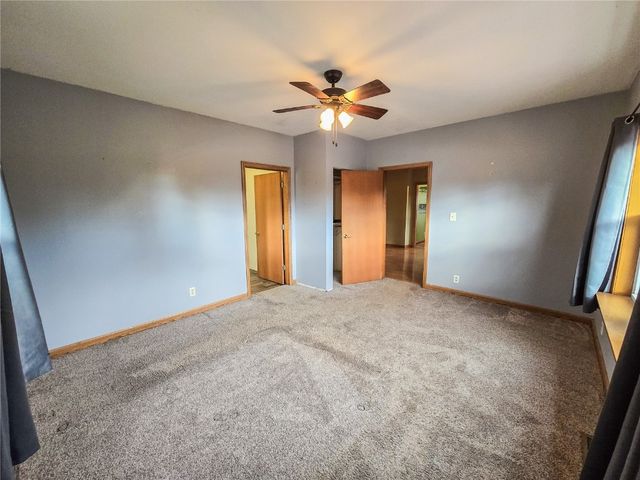 503 3rd St W, Vinton, IA 52349