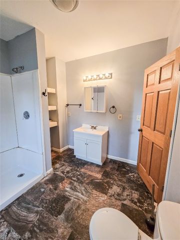 503 3rd St W, Vinton, IA 52349