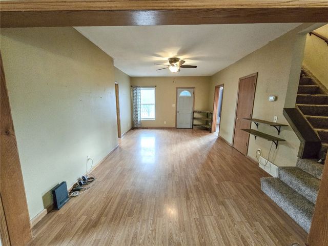 503 3rd St W, Vinton, IA 52349