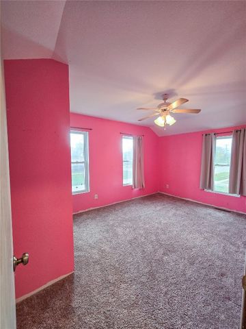 503 3rd St W, Vinton, IA 52349