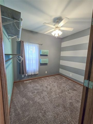 503 3rd St W, Vinton, IA 52349