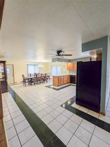 503 3rd St W, Vinton, IA 52349