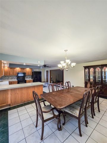 503 3rd St W, Vinton, IA 52349