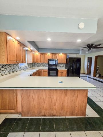 503 3rd St W, Vinton, IA 52349