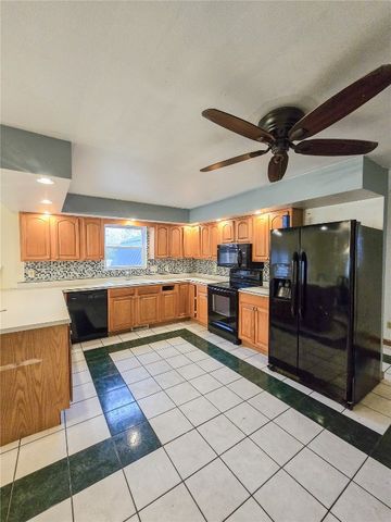 503 3rd St W, Vinton, IA 52349