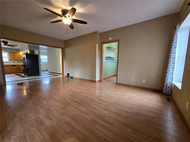 503 3rd St W, Vinton, IA 52349