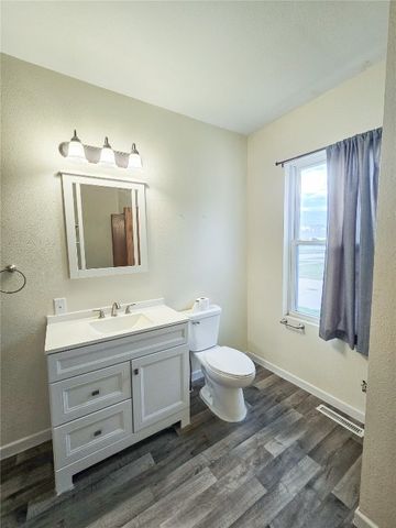 503 3rd St W, Vinton, IA 52349