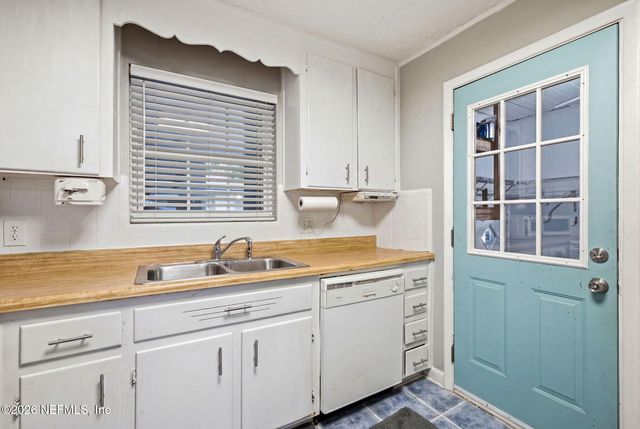 2417 PROVOST Road E, Jacksonville, FL 32216