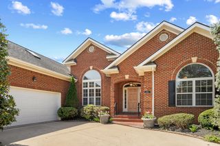 245 CARRIAGE CHASE CIR, Warrenton, VA 20186