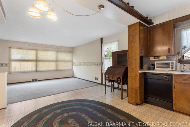 300 W 27th Street, Holland City, MI 49423