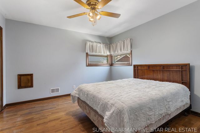 300 W 27th Street, Holland City, MI 49423