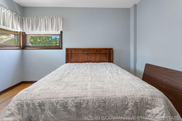 300 W 27th Street, Holland City, MI 49423