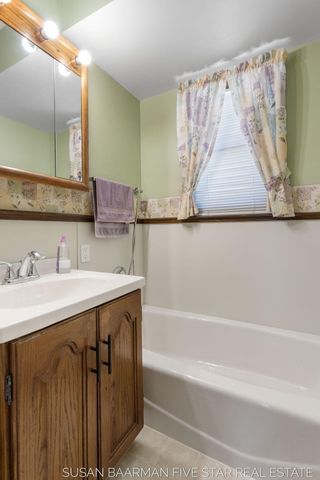 300 W 27th Street, Holland City, MI 49423