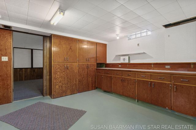 300 W 27th Street, Holland City, MI 49423