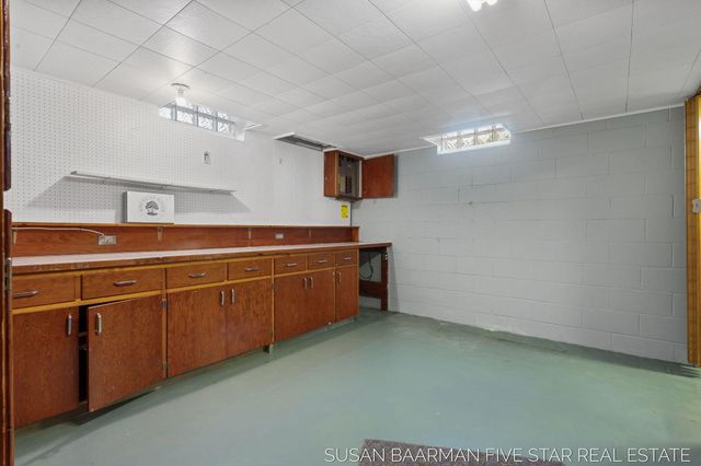 300 W 27th Street, Holland City, MI 49423