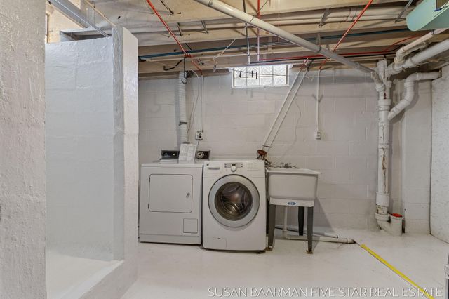 300 W 27th Street, Holland City, MI 49423
