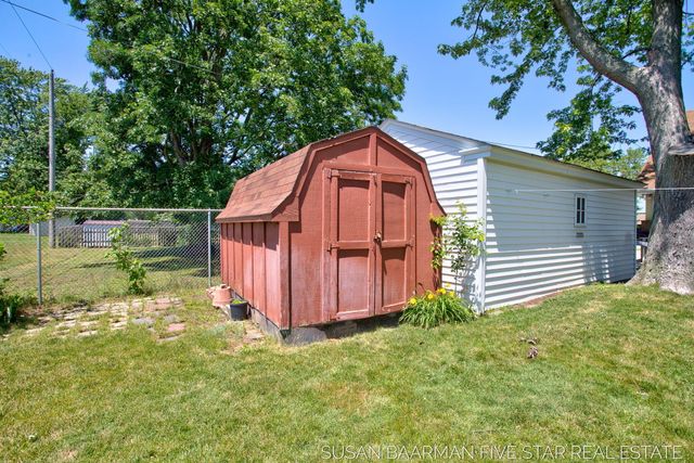 300 W 27th Street, Holland City, MI 49423