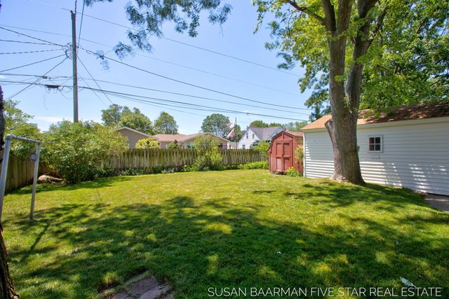 300 W 27th Street, Holland City, MI 49423