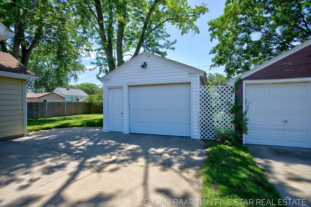 300 W 27th Street, Holland City, MI 49423