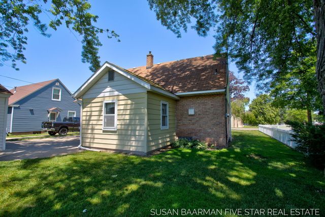 300 W 27th Street, Holland City, MI 49423