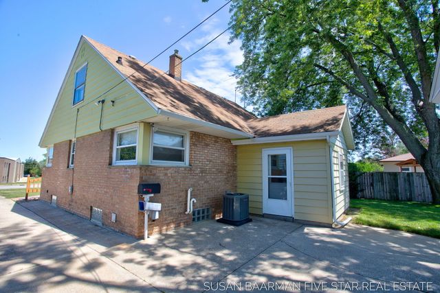 300 W 27th Street, Holland City, MI 49423