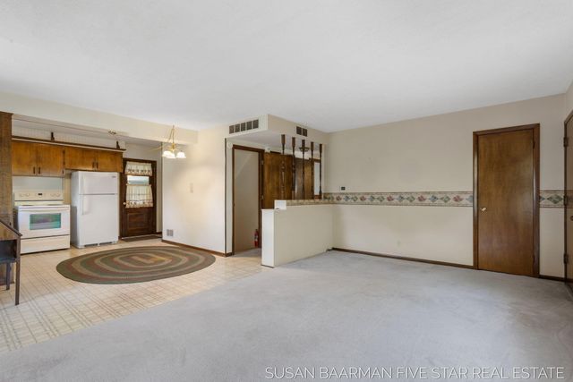 300 W 27th Street, Holland City, MI 49423