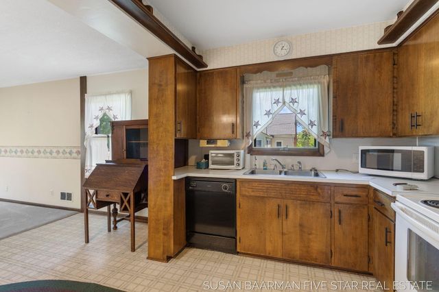 300 W 27th Street, Holland City, MI 49423
