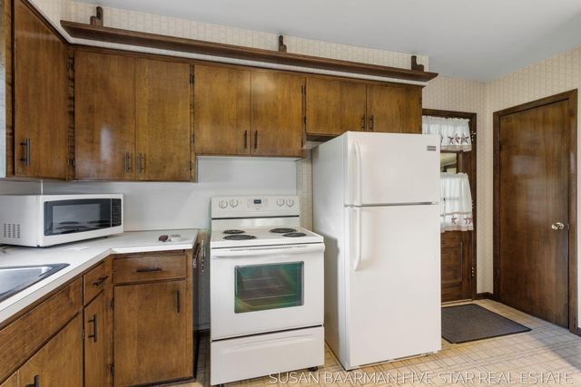 300 W 27th Street, Holland City, MI 49423