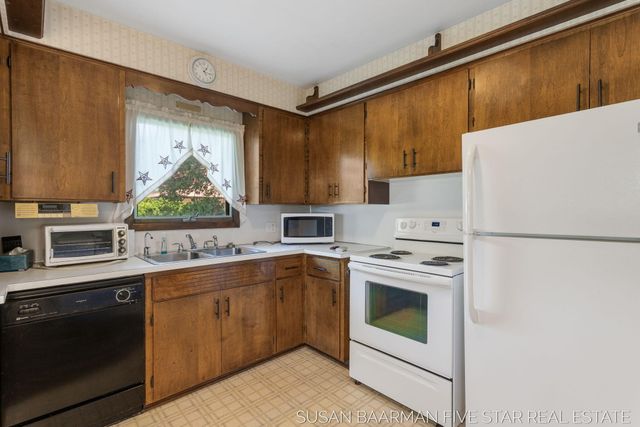 300 W 27th Street, Holland City, MI 49423
