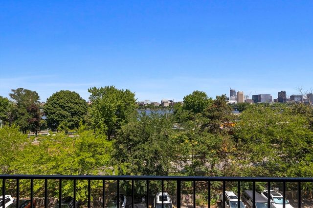 23 Bay State Road 4, Boston, MA 02215