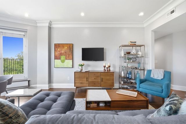 23 Bay State Road 4, Boston, MA 02215