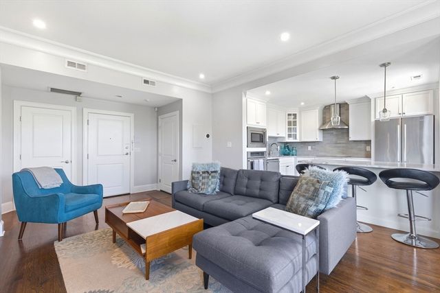 23 Bay State Road 4, Boston, MA 02215