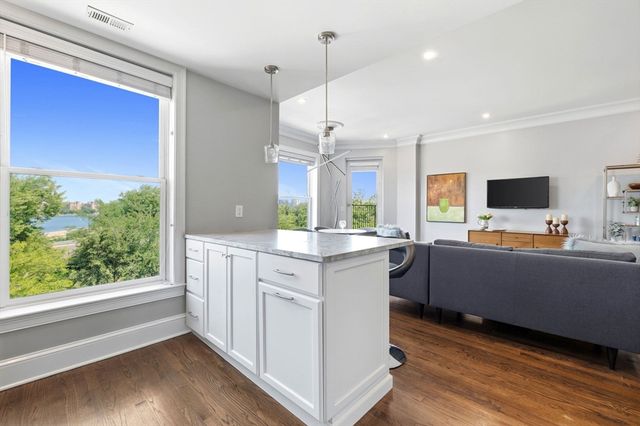 23 Bay State Road 4, Boston, MA 02215