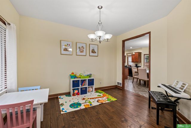 1208 N 181st Street, Elkhorn, NE 68022